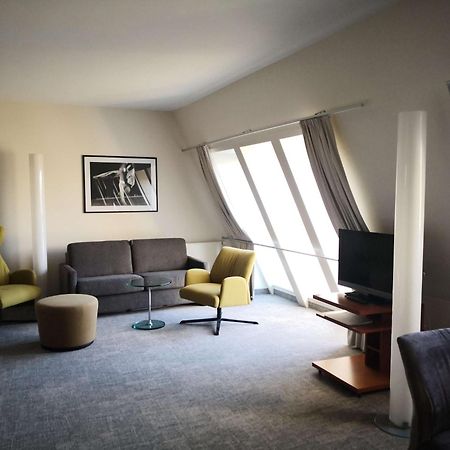 First Inn Hotel צוויקאו מראה חיצוני תמונה