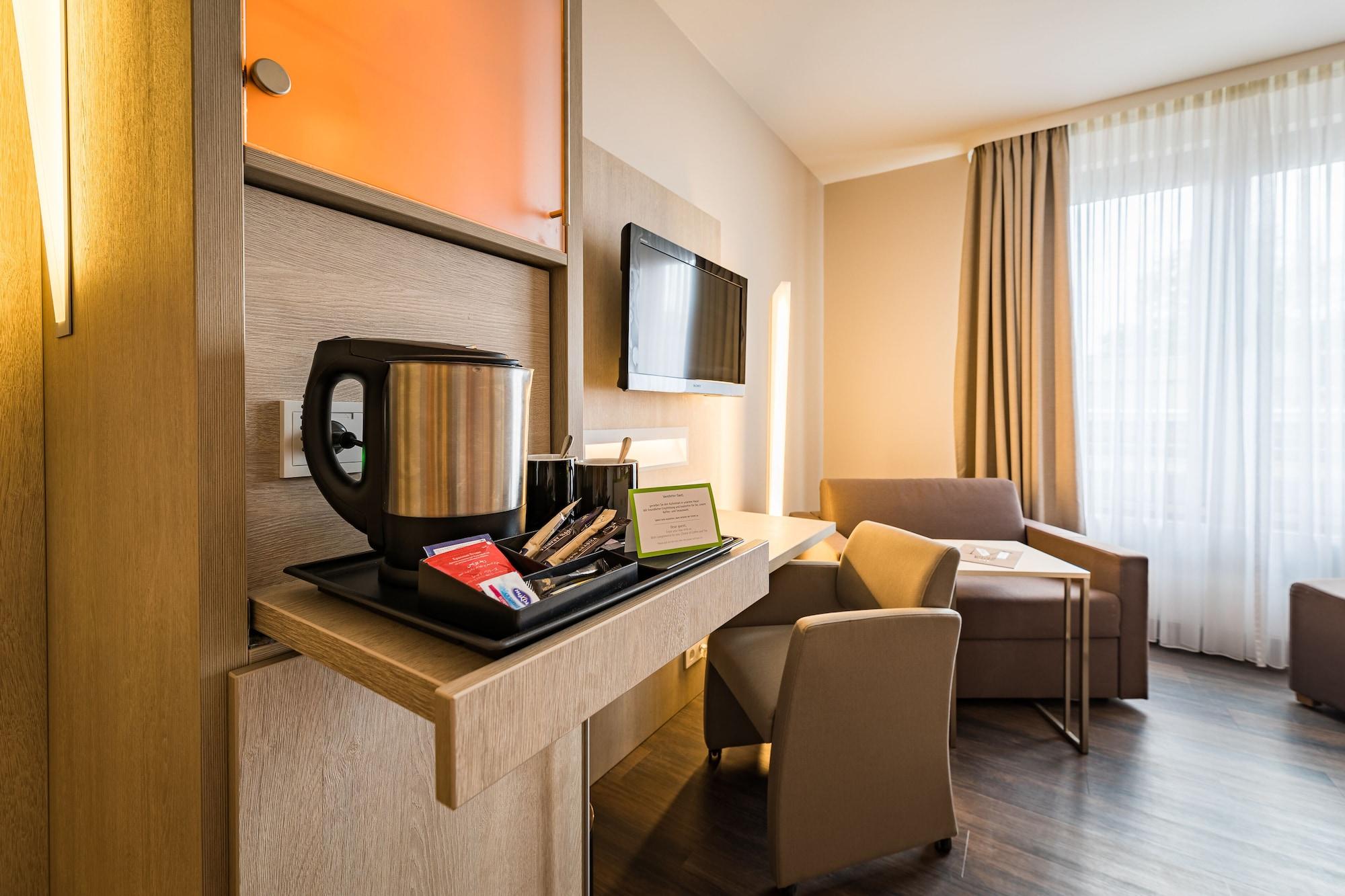 First Inn Hotel צוויקאו מראה חיצוני תמונה