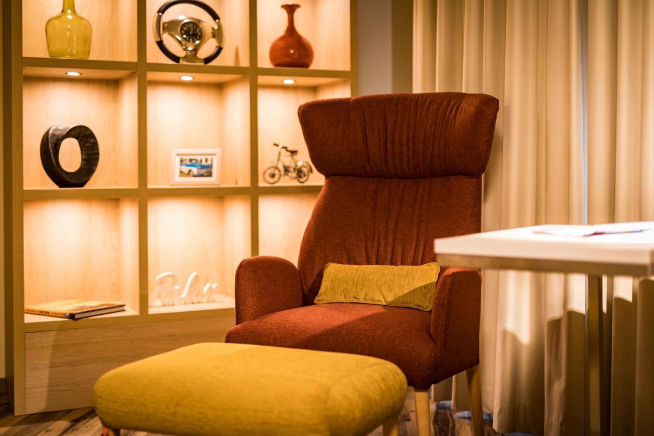 First Inn Hotel צוויקאו מראה חיצוני תמונה