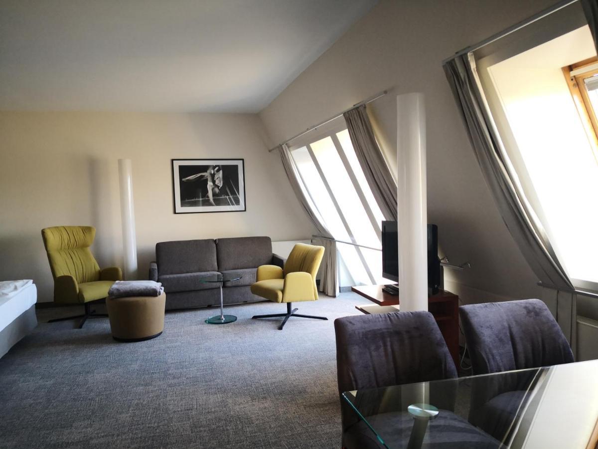 First Inn Hotel צוויקאו מראה חיצוני תמונה