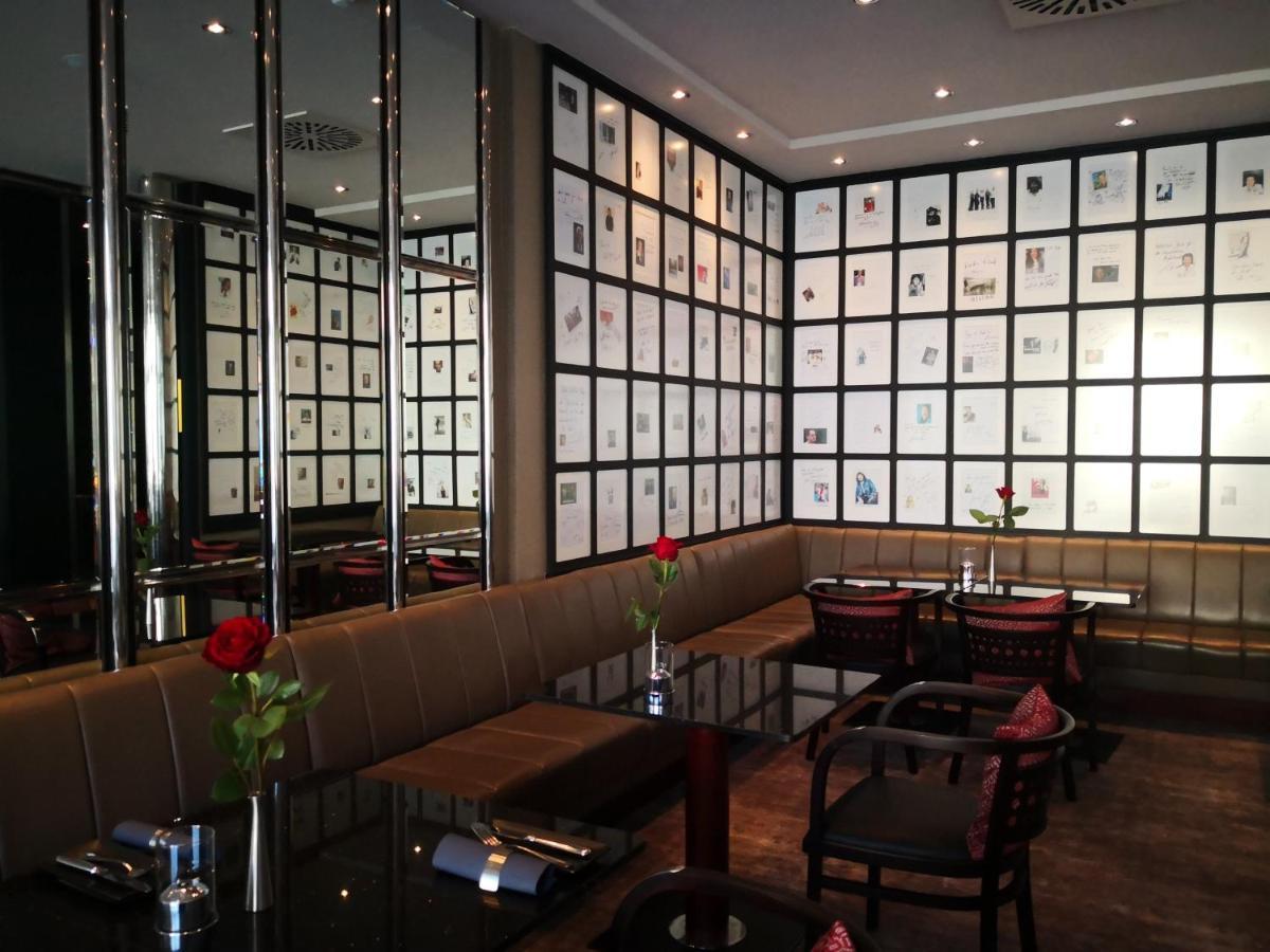First Inn Hotel צוויקאו מראה חיצוני תמונה