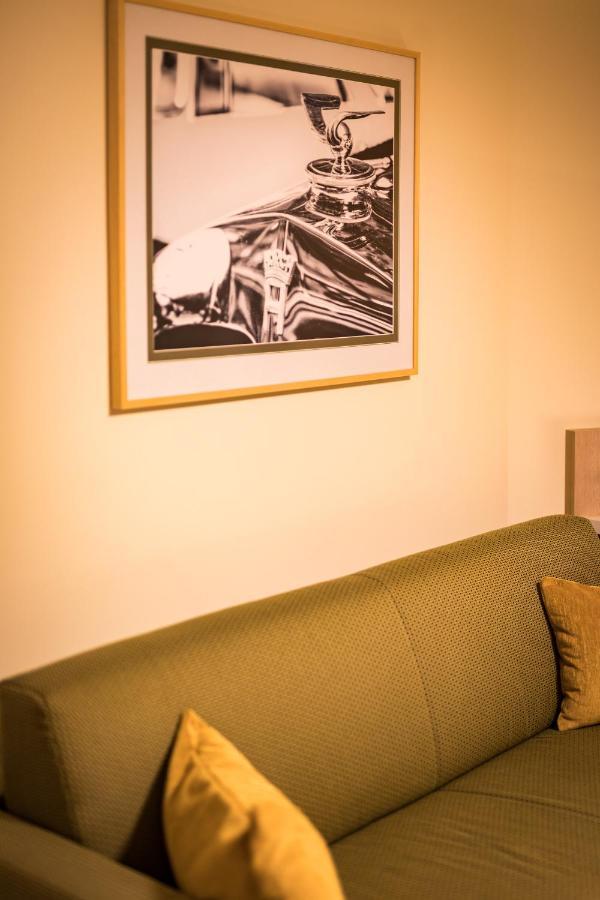 First Inn Hotel צוויקאו מראה חיצוני תמונה