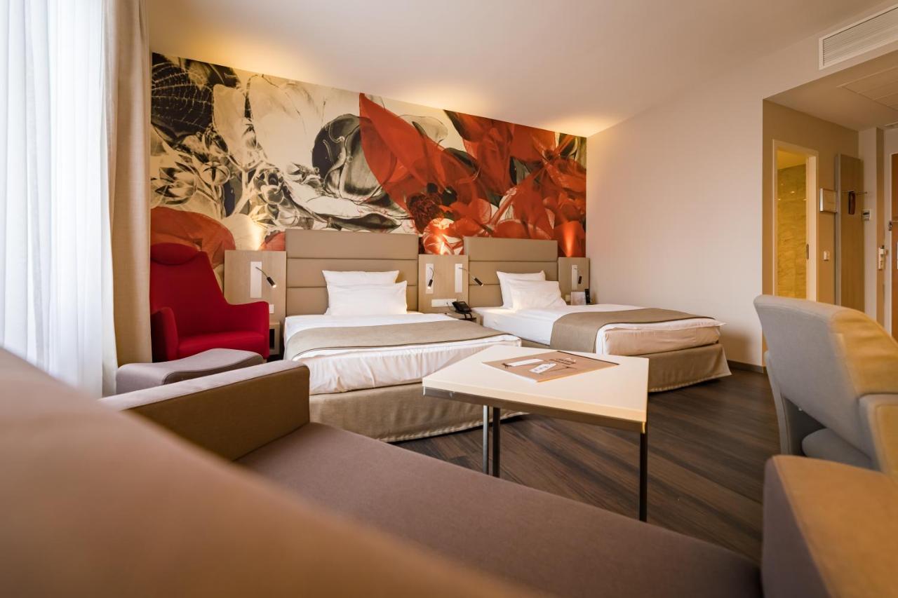First Inn Hotel צוויקאו מראה חיצוני תמונה