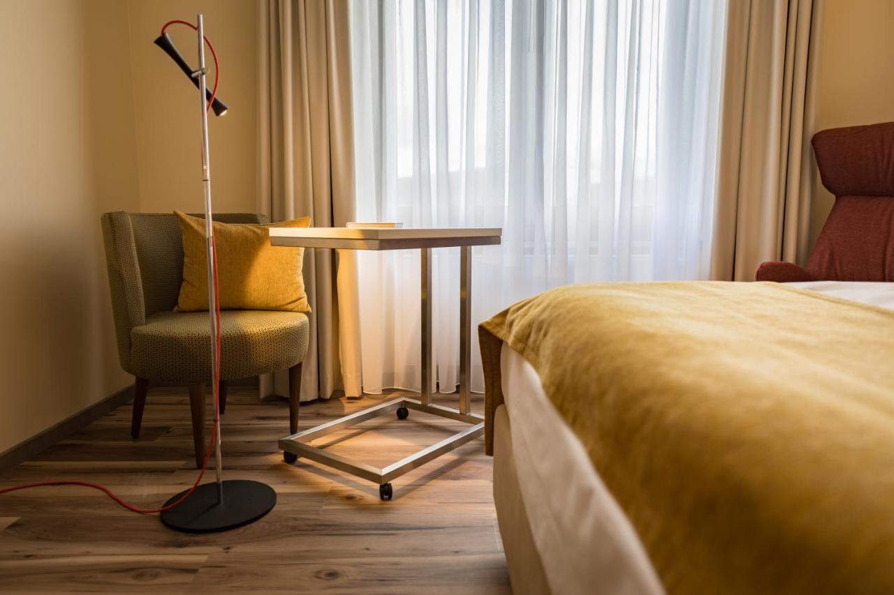 First Inn Hotel צוויקאו מראה חיצוני תמונה