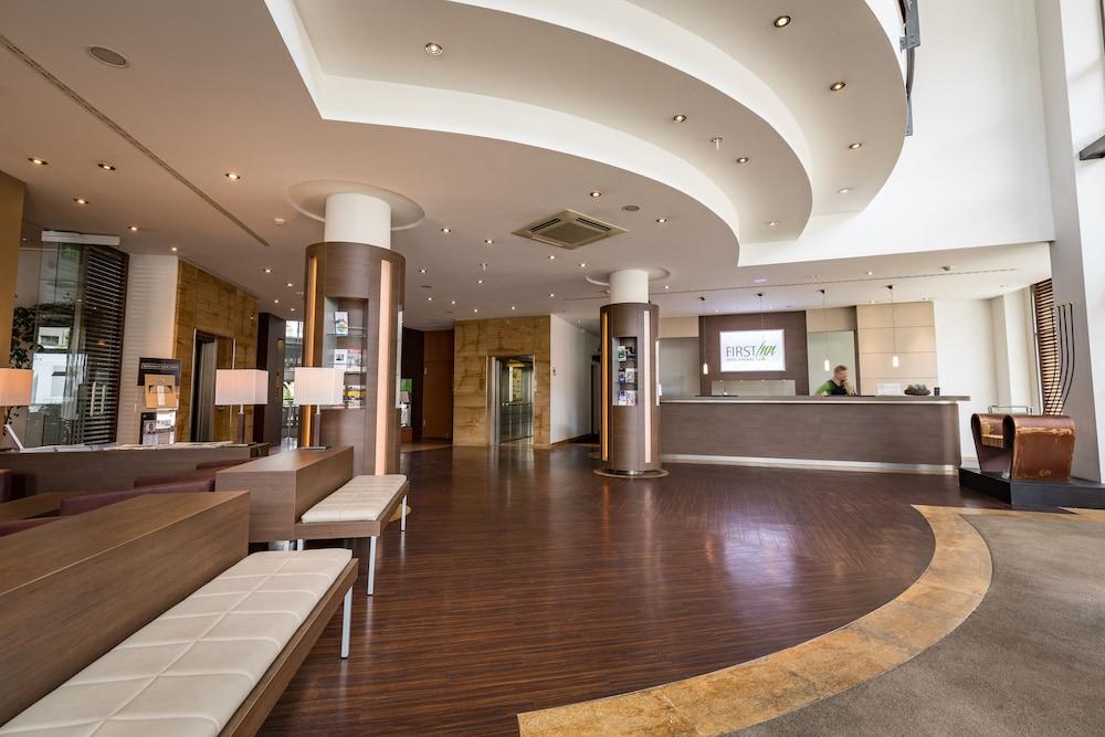 First Inn Hotel צוויקאו מראה חיצוני תמונה