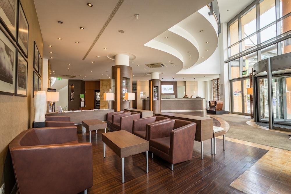 First Inn Hotel צוויקאו מראה חיצוני תמונה