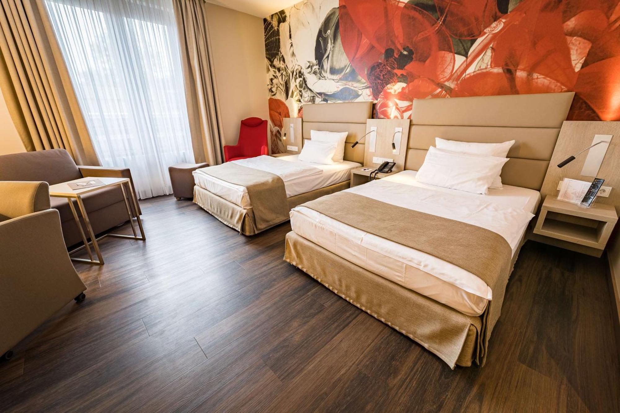 First Inn Hotel צוויקאו מראה חיצוני תמונה
