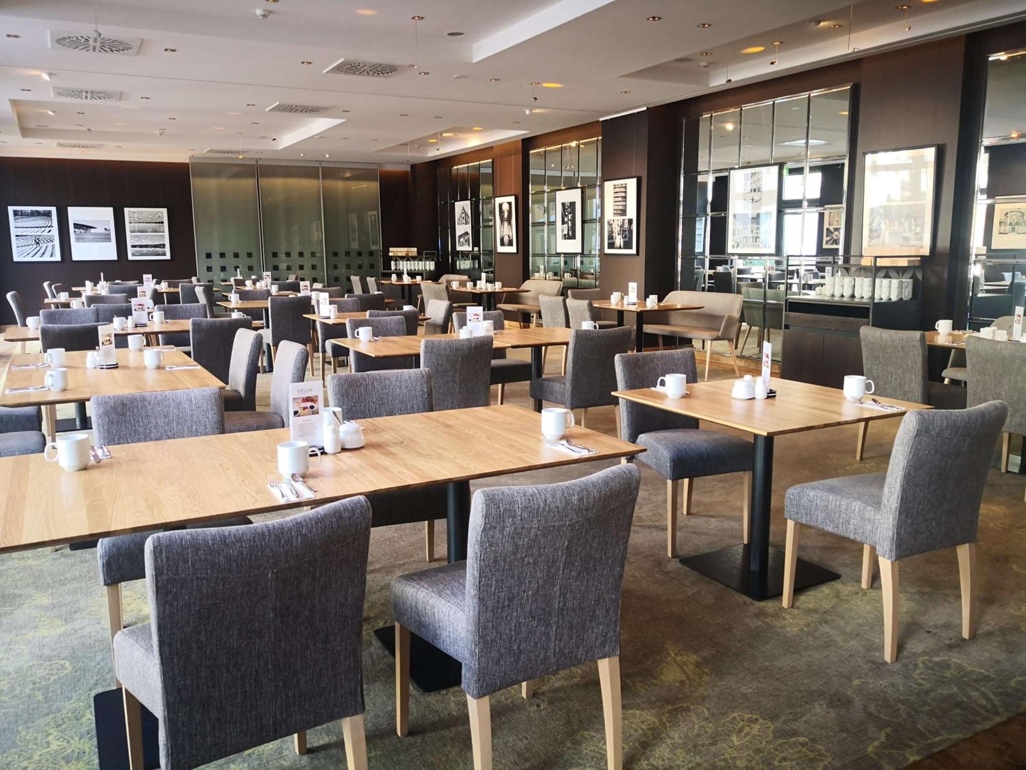 First Inn Hotel צוויקאו מראה חיצוני תמונה