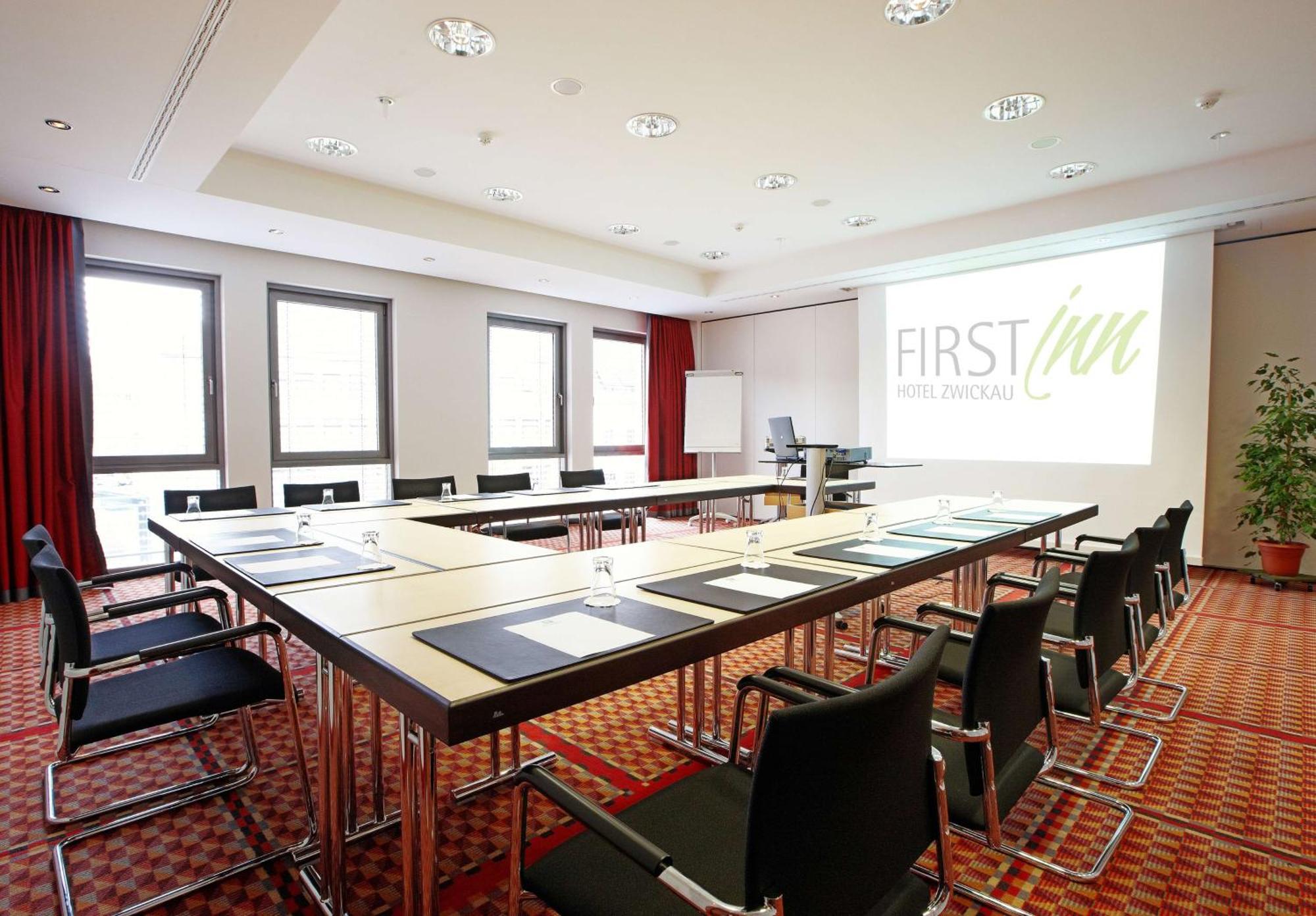 First Inn Hotel צוויקאו מראה חיצוני תמונה