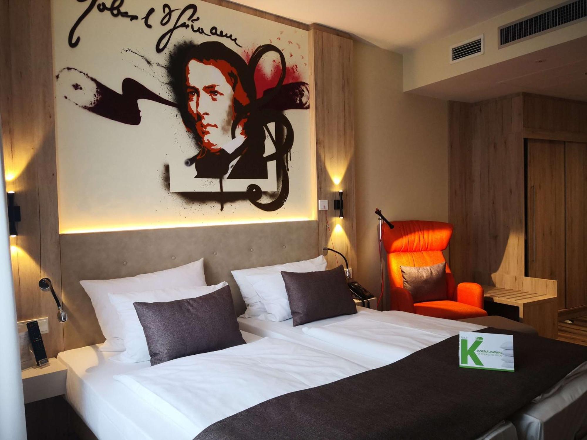 First Inn Hotel צוויקאו מראה חיצוני תמונה
