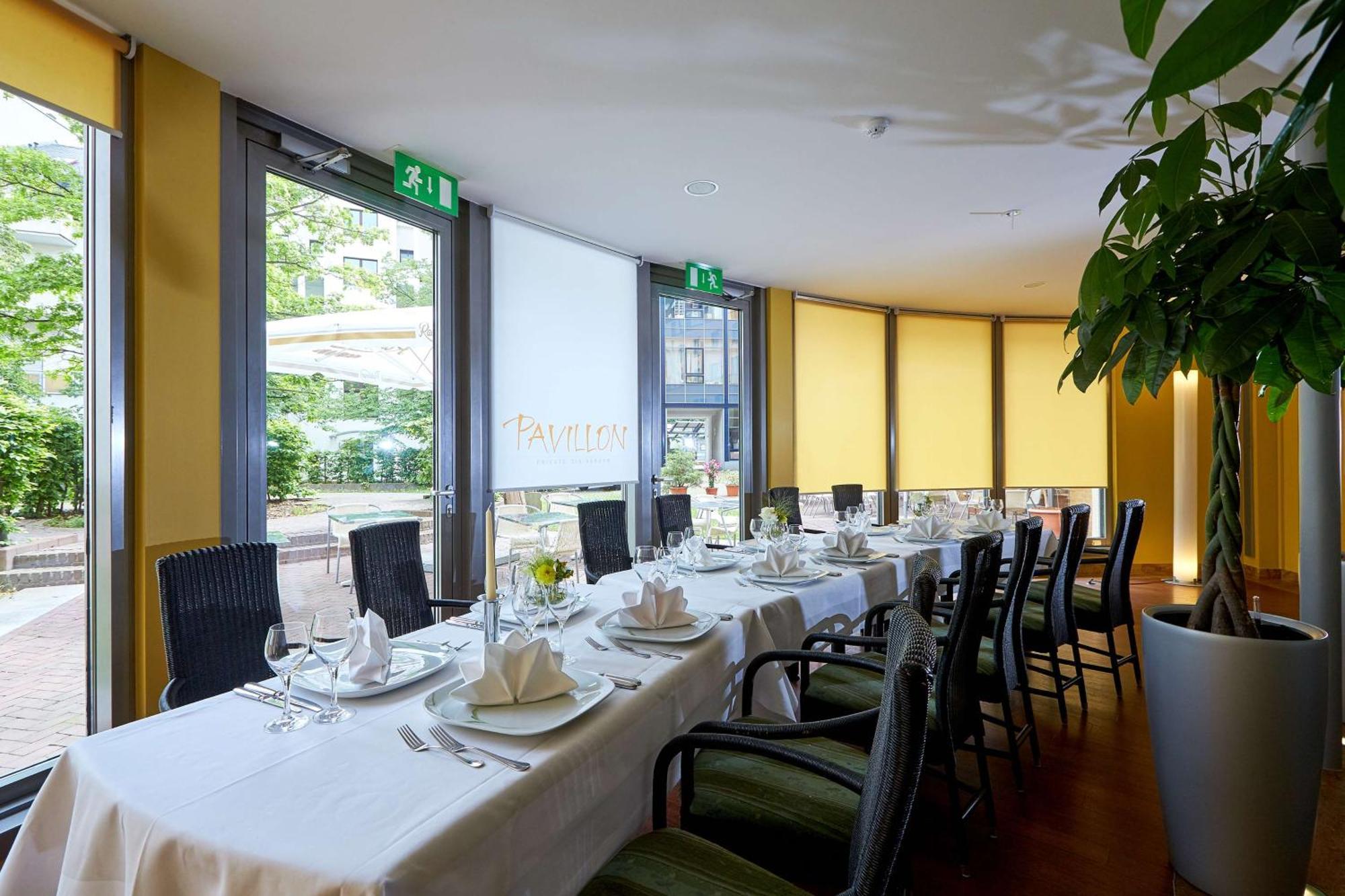 First Inn Hotel צוויקאו מראה חיצוני תמונה