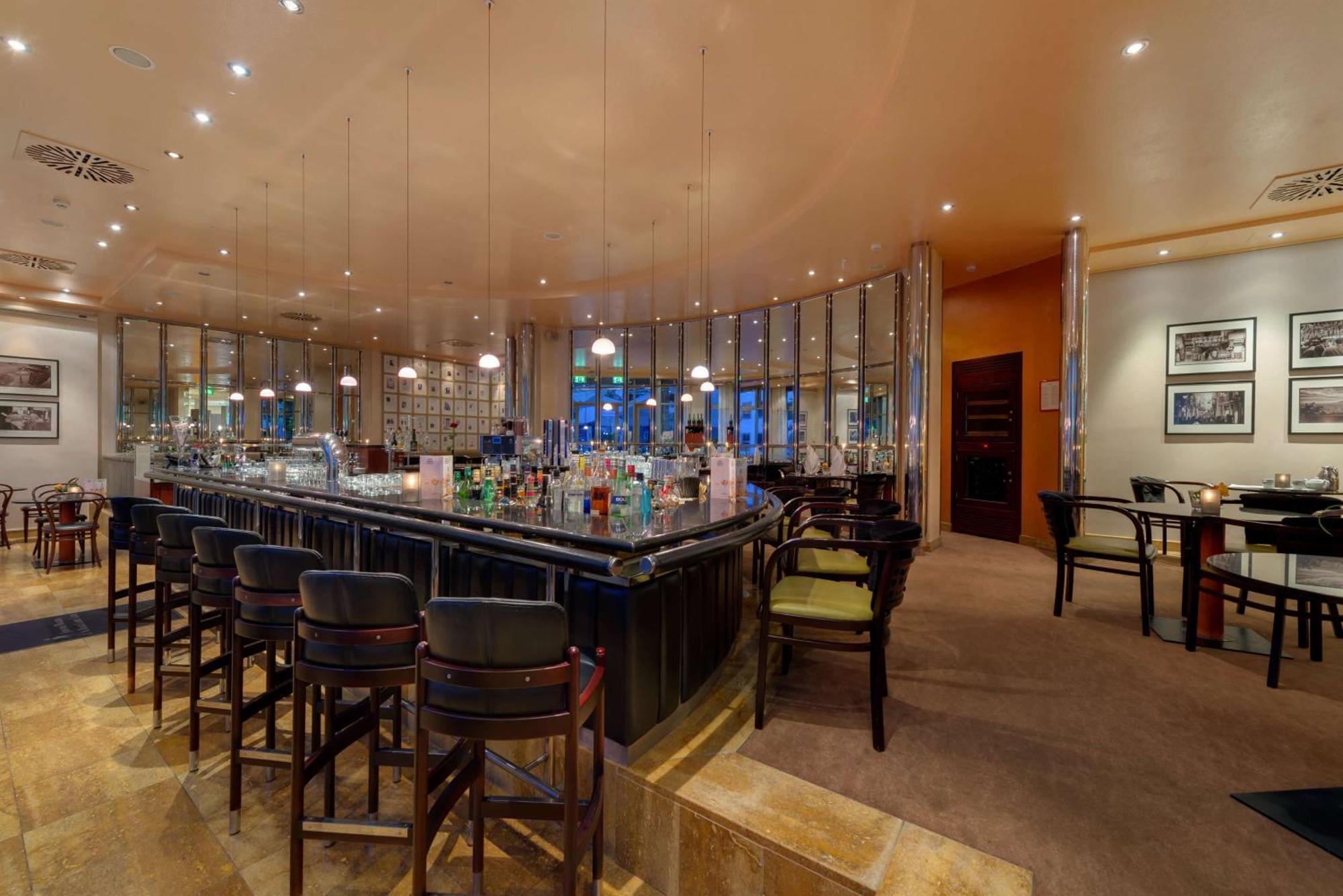 First Inn Hotel צוויקאו מראה חיצוני תמונה