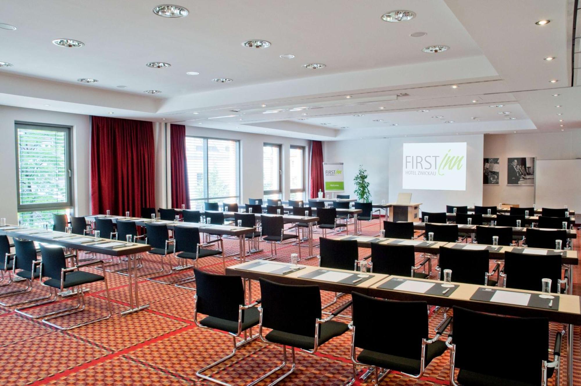 First Inn Hotel צוויקאו מראה חיצוני תמונה