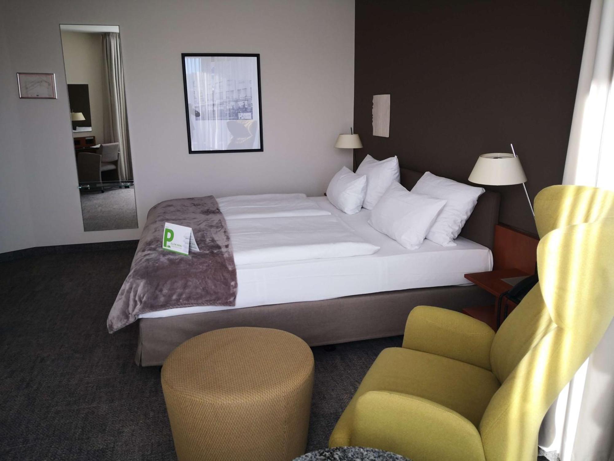 First Inn Hotel צוויקאו מראה חיצוני תמונה
