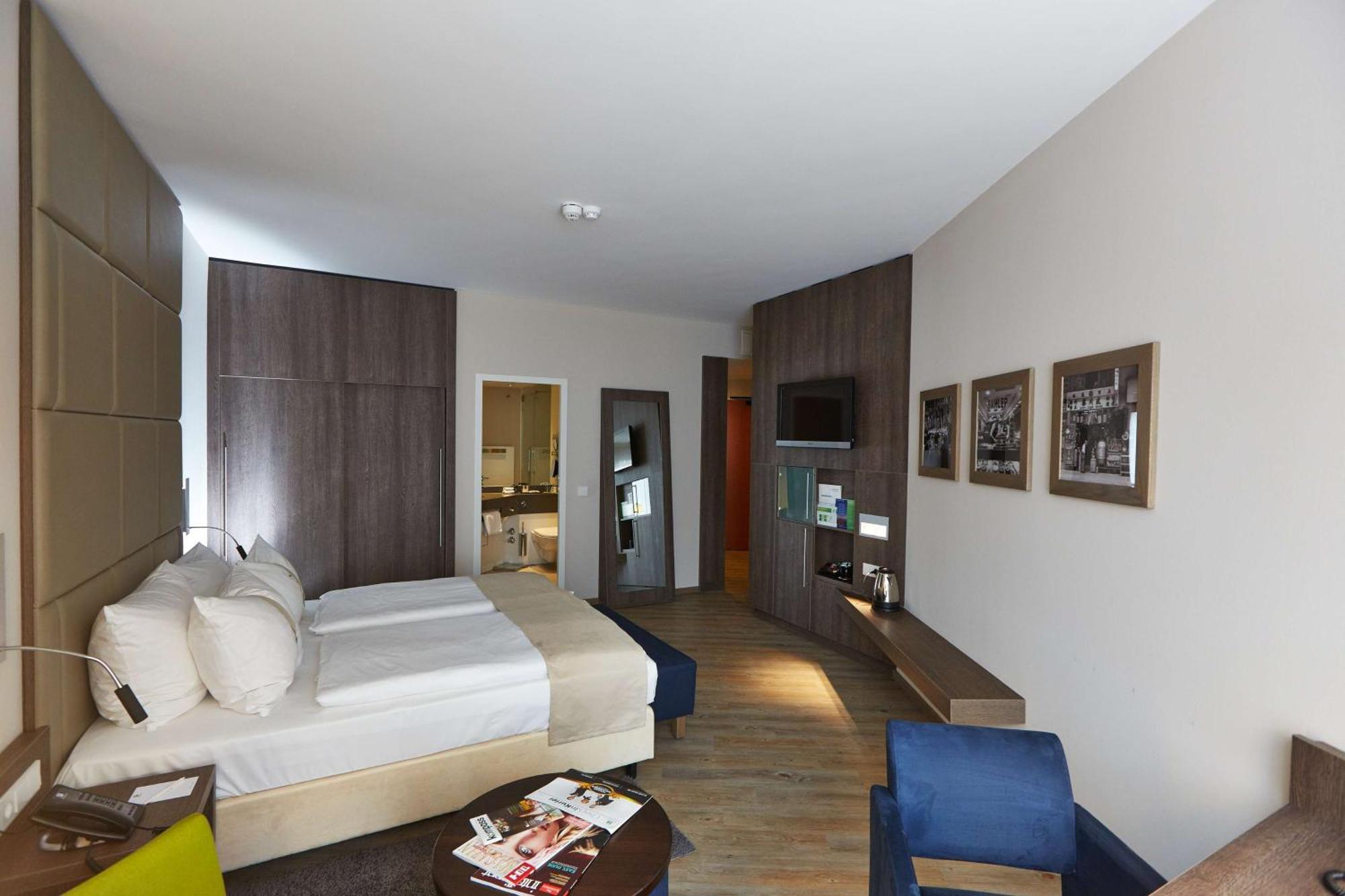 First Inn Hotel צוויקאו מראה חיצוני תמונה